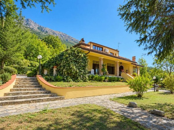 casa indipendente in vendita ad Avezzano