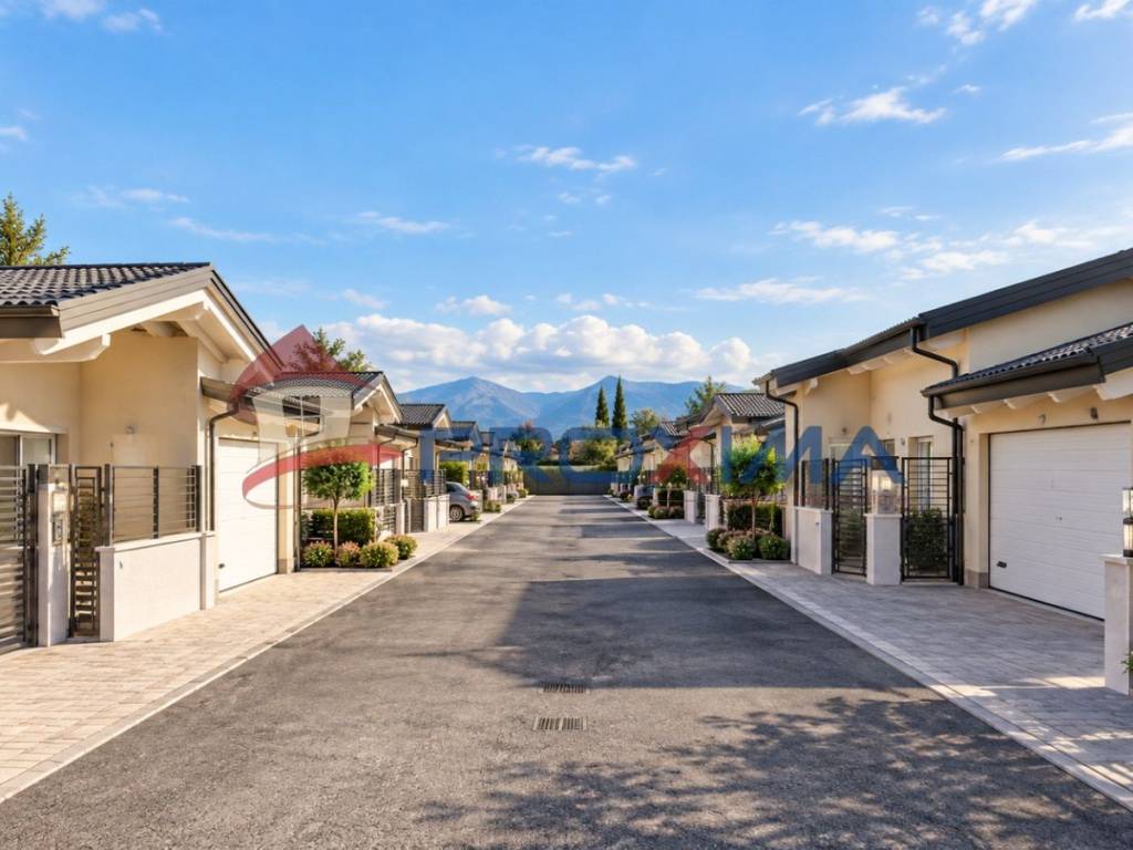 casa indipendente in vendita ad Avezzano in zona Caruscino
