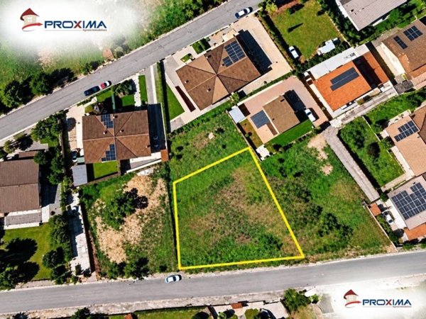 terreno in vendita ad Avezzano in zona Caruscino