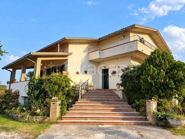 casa indipendente in vendita ad Avezzano