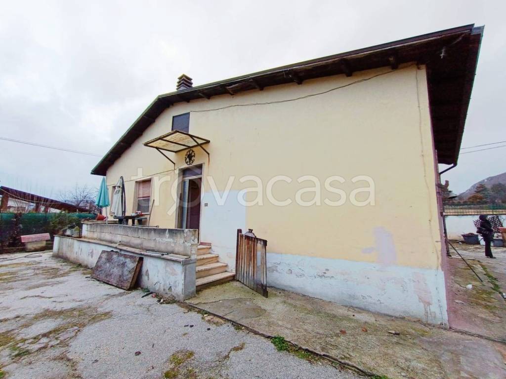 appartamento in vendita ad Avezzano in zona Caruscino