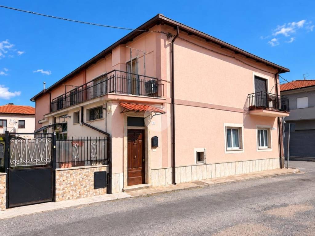 appartamento in vendita ad Avezzano in zona Caruscino