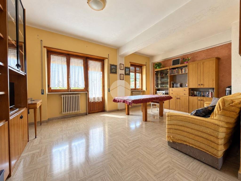 appartamento in vendita ad Avezzano in zona Caruscino
