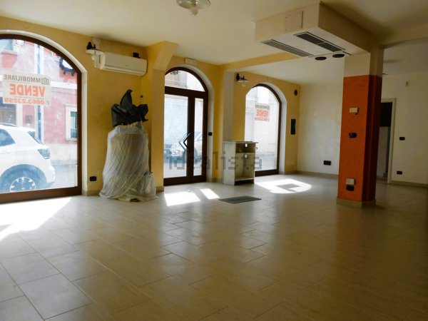 casa indipendente in vendita ad Avezzano in zona Caruscino