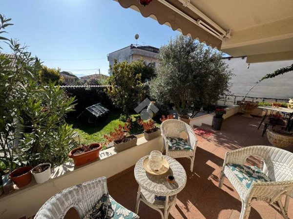 casa indipendente in vendita ad Avezzano in zona Caruscino