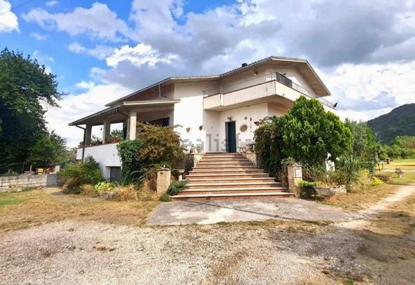 casa indipendente in vendita ad Avezzano
