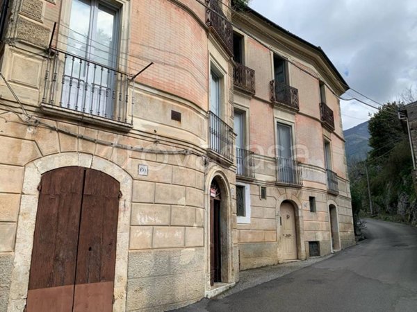 appartamento in vendita a Balsorano in zona Balsorano Vecchio