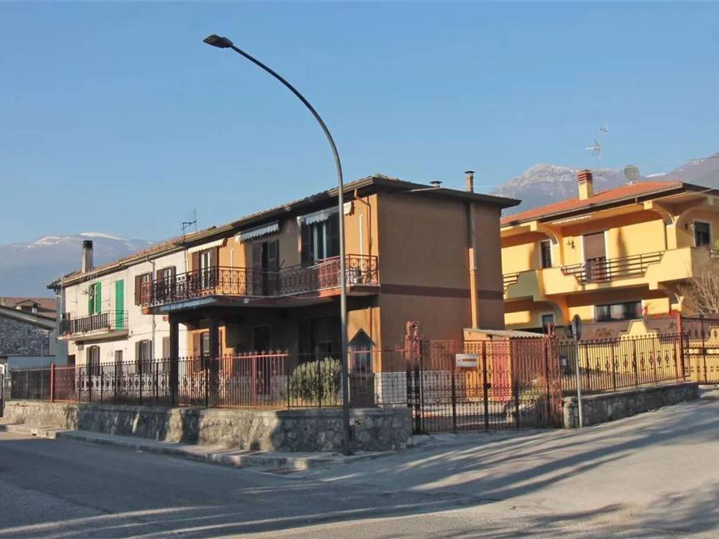casa indipendente in vendita a Balsorano