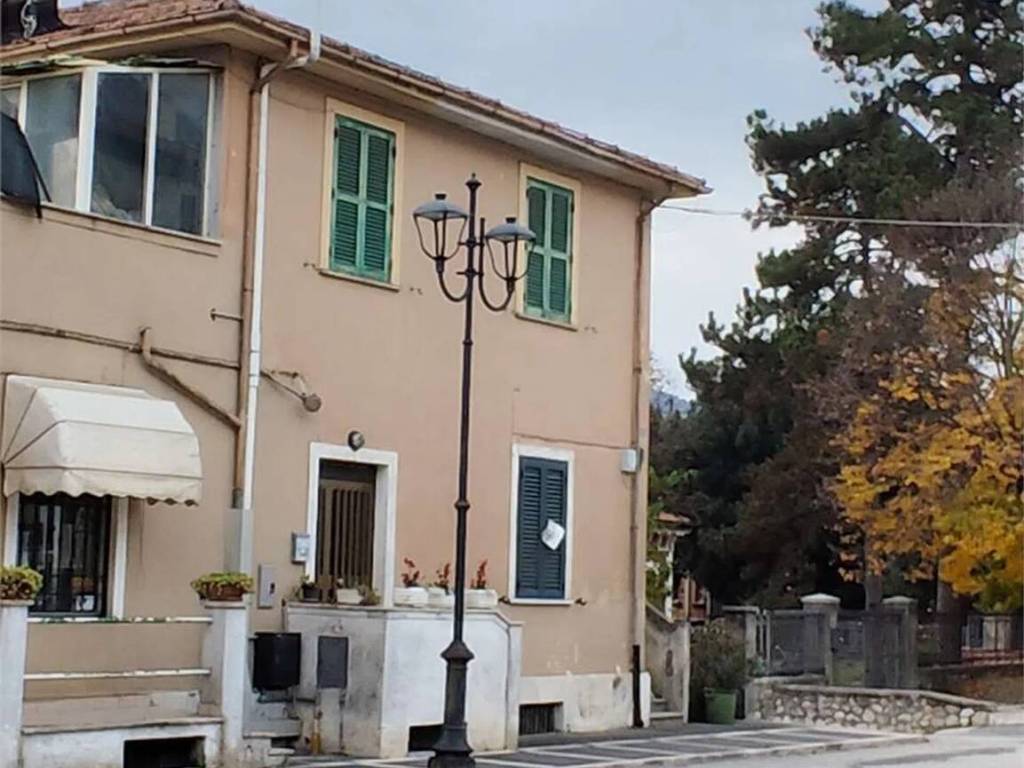 casa indipendente in vendita a Balsorano