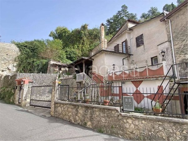 casa indipendente in vendita a Balsorano in zona Balsorano Vecchio