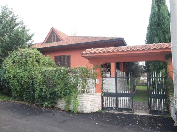 casa indipendente in vendita a Balsorano