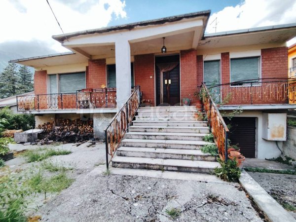 casa indipendente in vendita a Balsorano