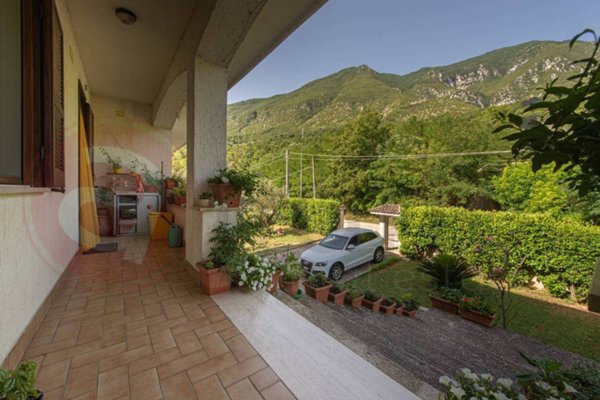 casa indipendente in vendita a Balsorano