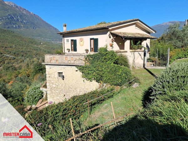 casa indipendente in vendita a Balsorano