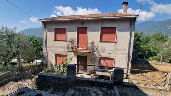 casa indipendente in vendita a Balsorano