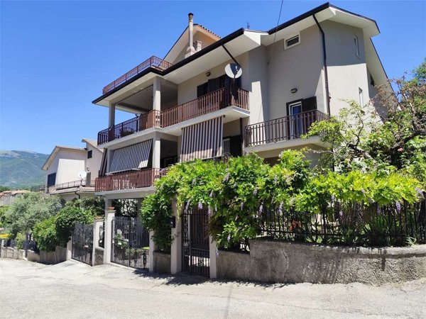 appartamento in vendita a Balsorano in zona Balsorano Vecchio