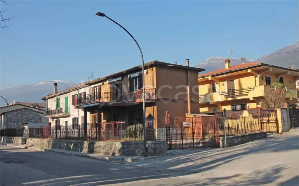 casa indipendente in vendita a Balsorano in zona Balsorano Vecchio