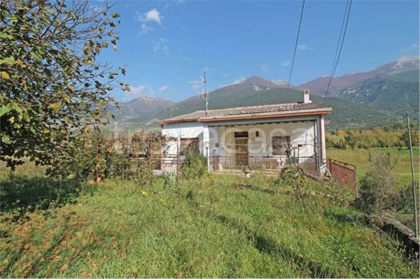 casa indipendente in vendita a Balsorano in zona Balsorano Vecchio