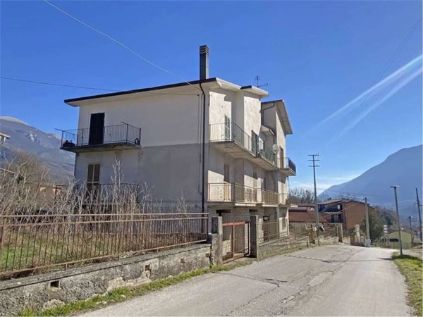 appartamento in vendita a Balsorano in zona Balsorano Vecchio