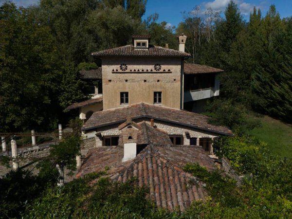 intera palazzina in vendita a Barete