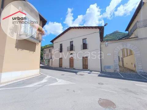 casa indipendente in vendita a Barete in zona Tarignano