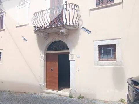 appartamento in vendita a Barete in zona Tarignano