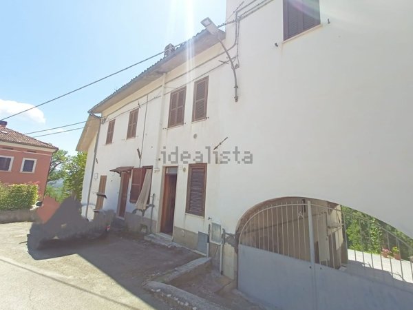 appartamento in vendita a Barete in zona Colli