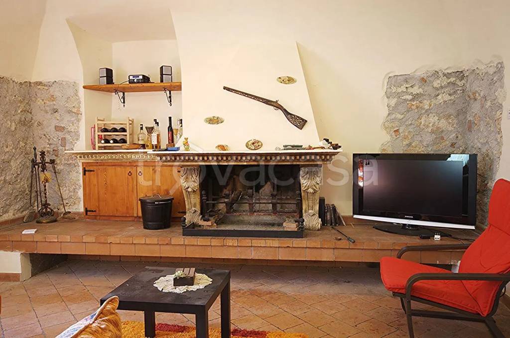 casa indipendente in vendita a Barete in zona San Sabino