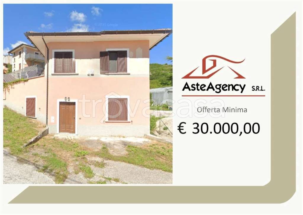 casa indipendente in vendita a Barete in zona Teora