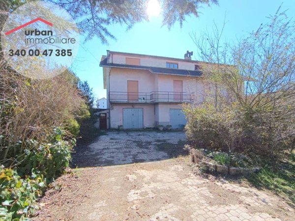 casa indipendente in vendita a Barete in zona Sant'Eusanio