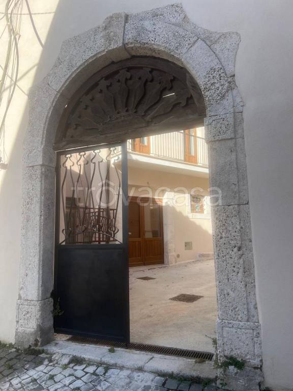 casa indipendente in vendita a Barete in zona Tarignano