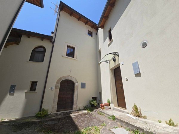 casa indipendente in vendita a Barete in zona Tarignano