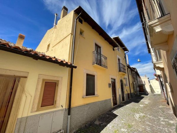 casa indipendente in vendita a Barisciano