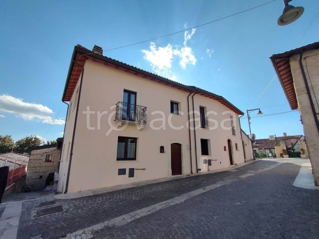 casa indipendente in vendita a Barisciano
