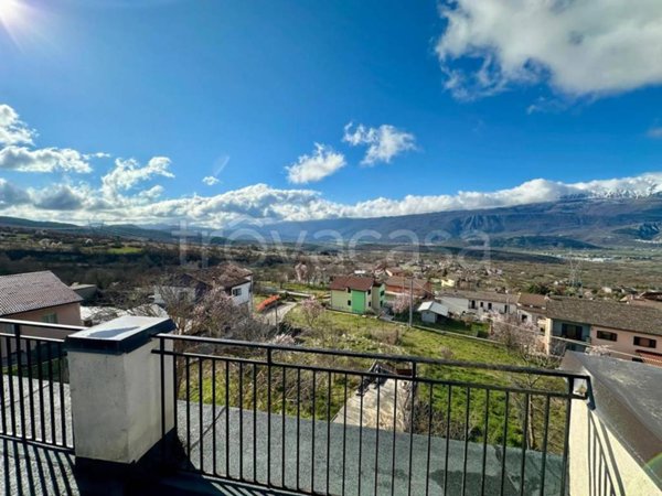 casa indipendente in vendita a Barisciano in zona Picenze