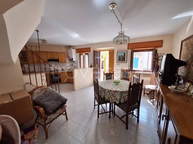 casa indipendente in vendita a Barisciano