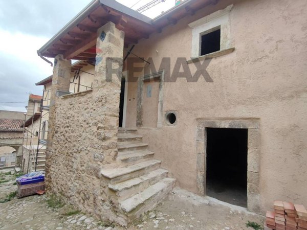 casa indipendente in vendita a Barisciano