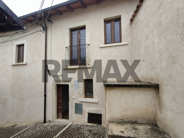casa indipendente in vendita a Barisciano