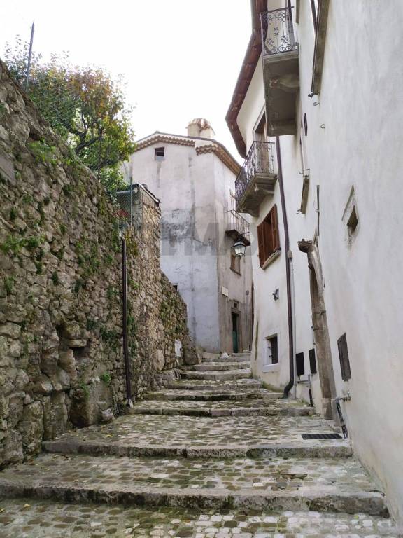 casa indipendente in vendita a Barrea