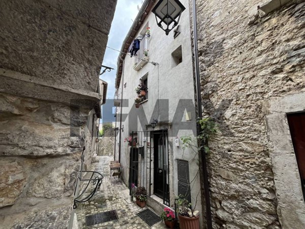 casa indipendente in vendita a Barrea