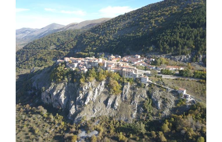 casa indipendente in vendita a Bisegna