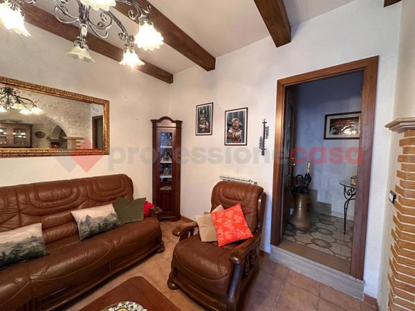 casa indipendente in vendita a Bisegna in zona San Sebastiano dei Marsi