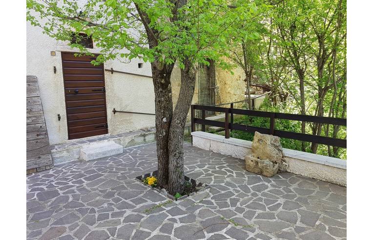 casa indipendente in vendita a Bisegna