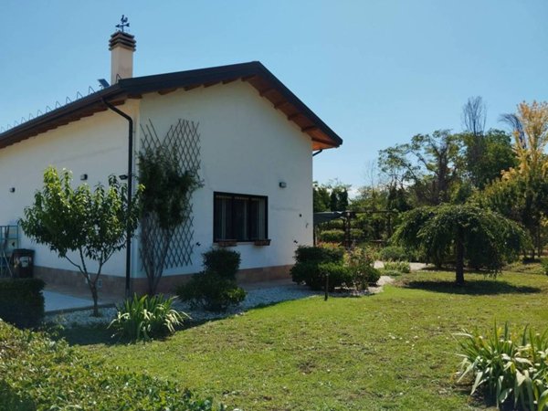 casa indipendente in vendita a Bugnara