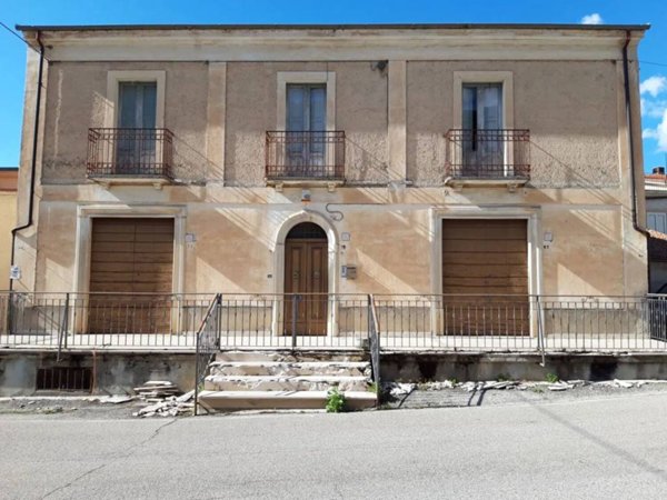 casa indipendente in vendita a Bugnara
