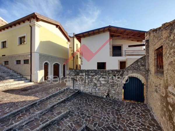 casa indipendente in vendita a Bugnara