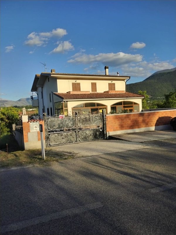 casa indipendente in vendita a Bugnara