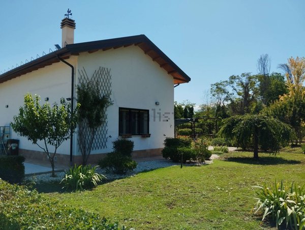 casa indipendente in vendita a Bugnara