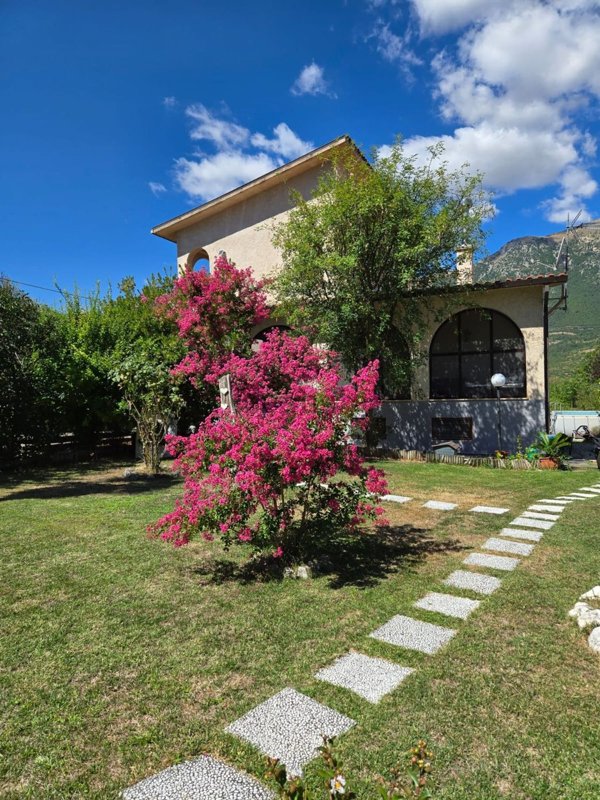 casa indipendente in vendita a Bugnara