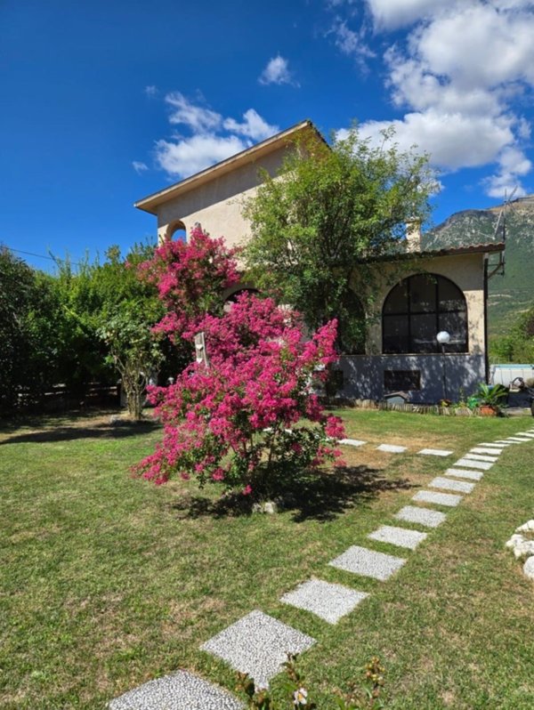 casa indipendente in vendita a Bugnara